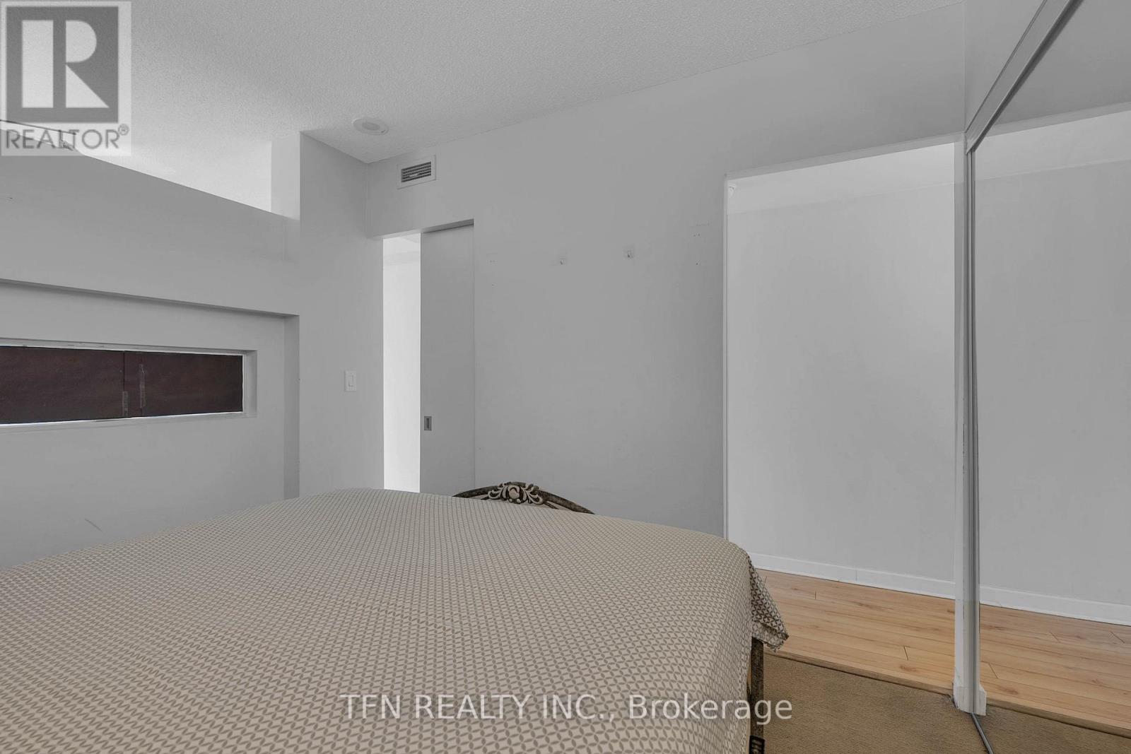 #M22 350 WELLINGTON STREET W - 13