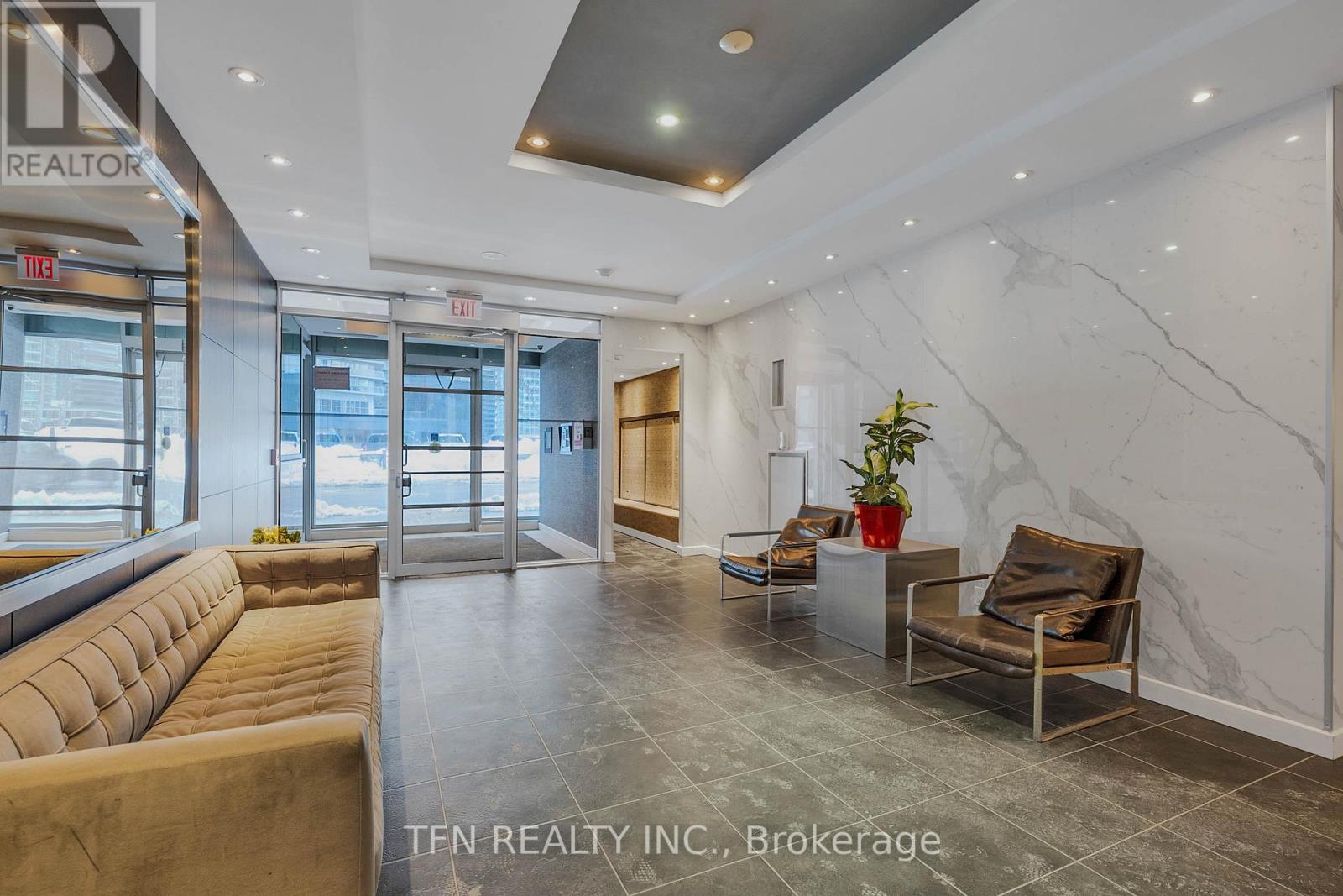 #M22 350 WELLINGTON STREET W - 4