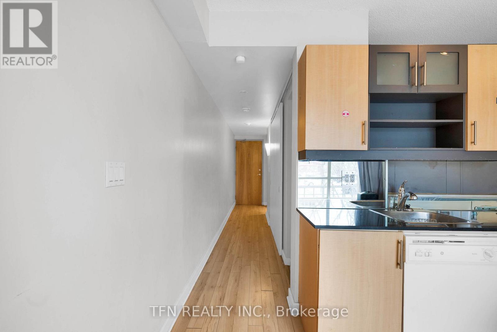 #M22 350 WELLINGTON STREET W - 8