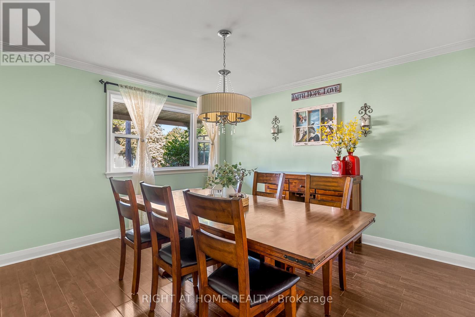 102 PARIS STREET - 10