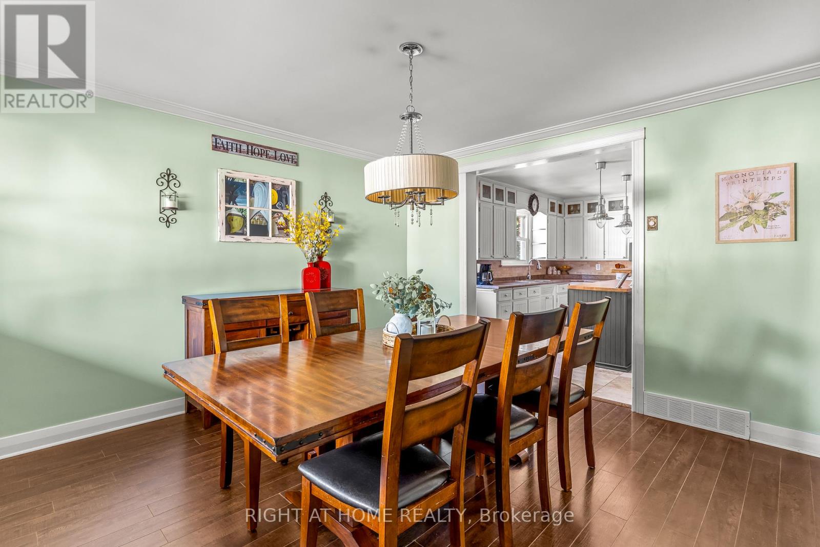 102 PARIS STREET - 11