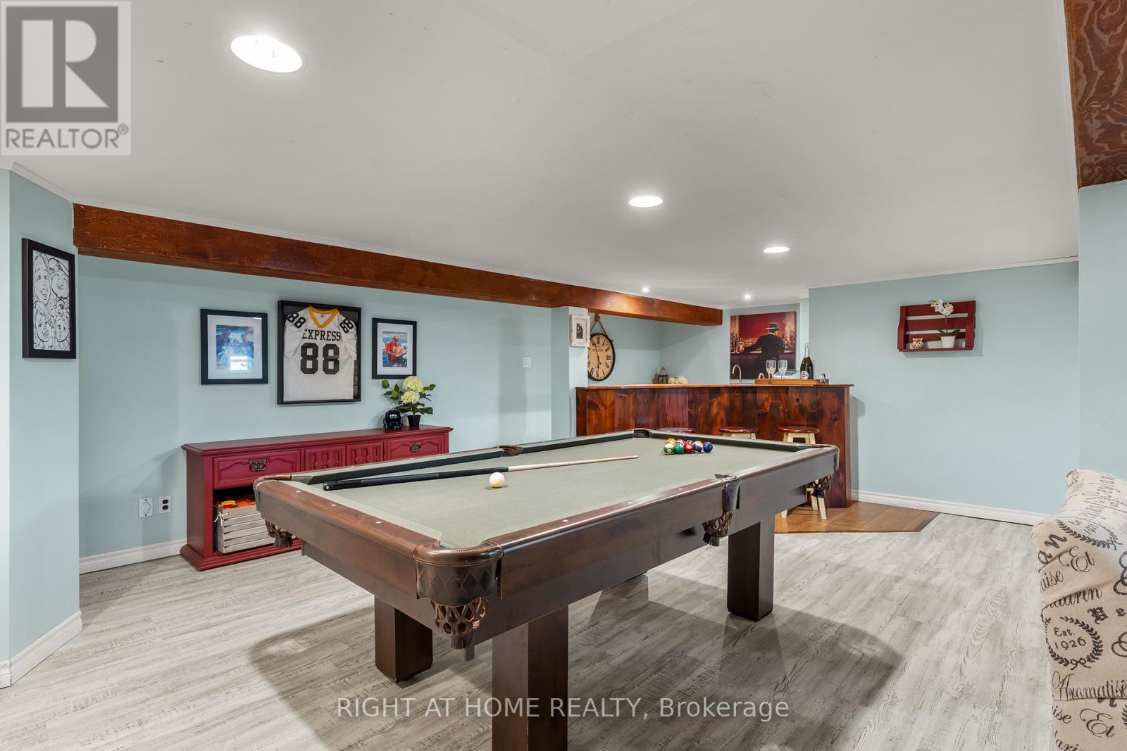 102 PARIS STREET - 23