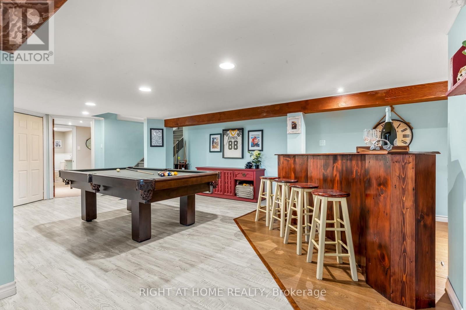 102 PARIS STREET - 24