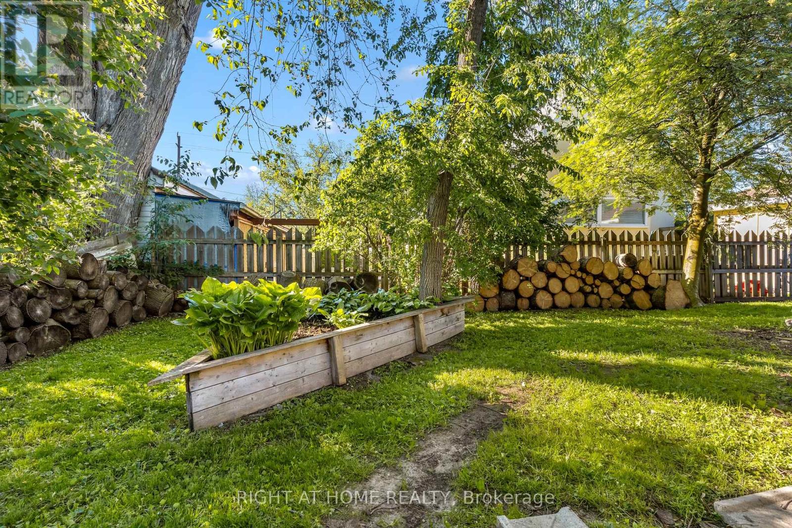 102 PARIS STREET - 34