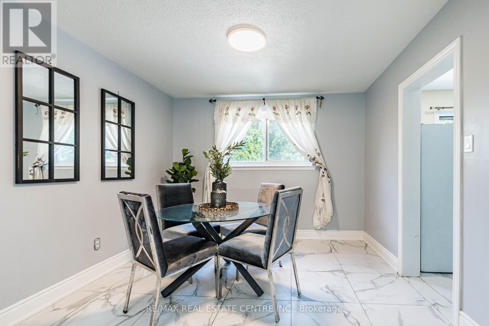 20 EARNSCLIFFE CIRCLE - 11