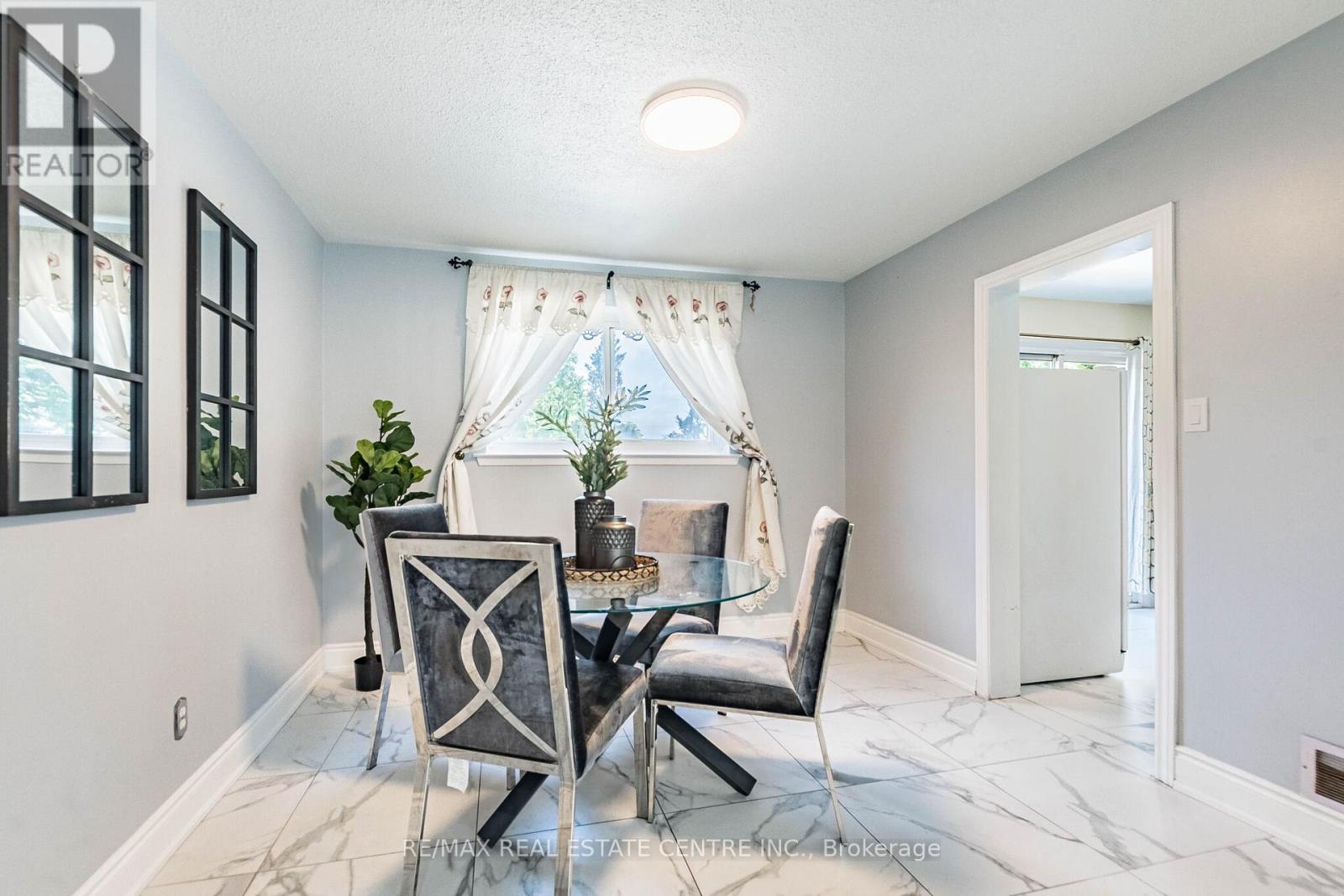 20 EARNSCLIFFE CIRCLE - 12