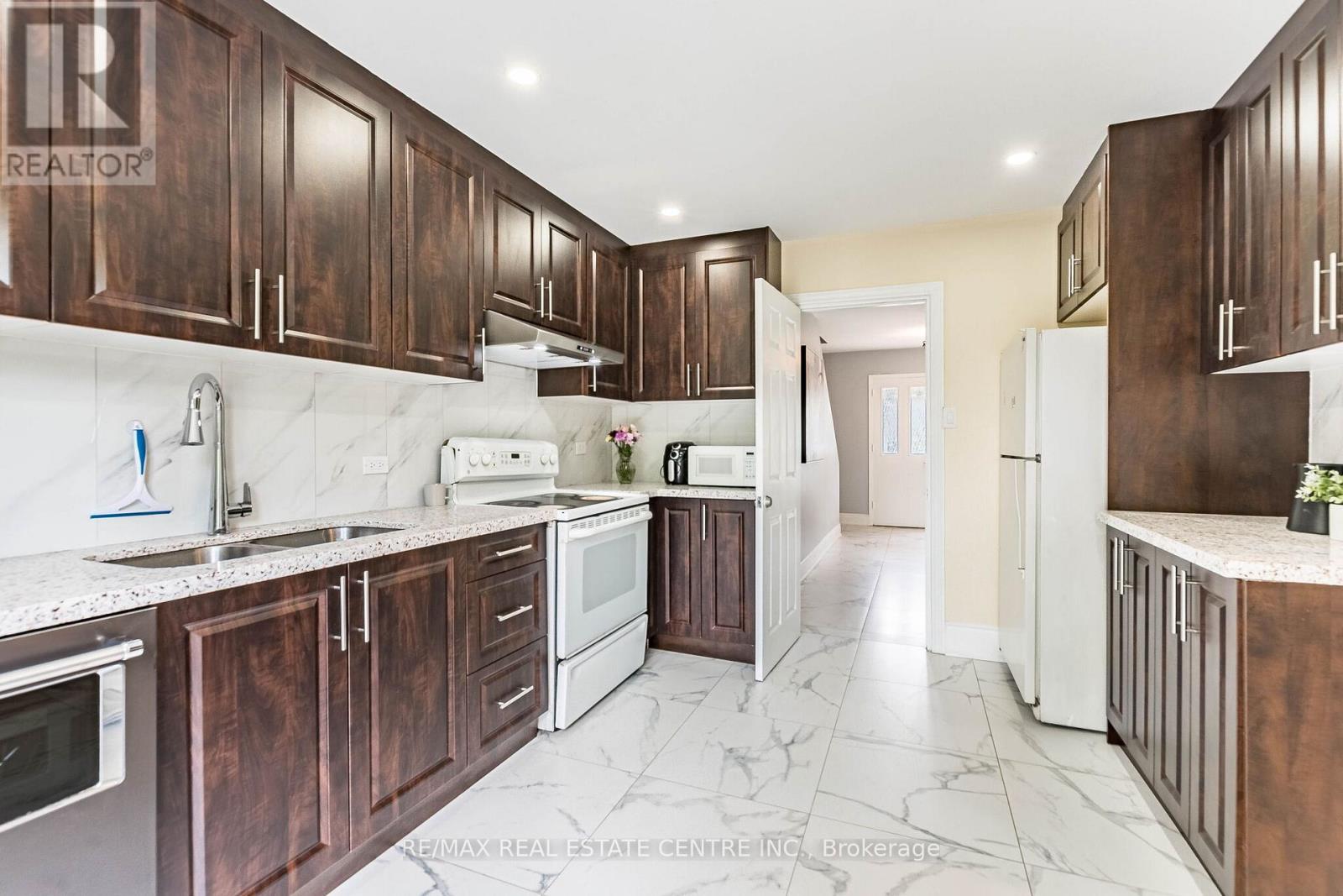20 EARNSCLIFFE CIRCLE - 14