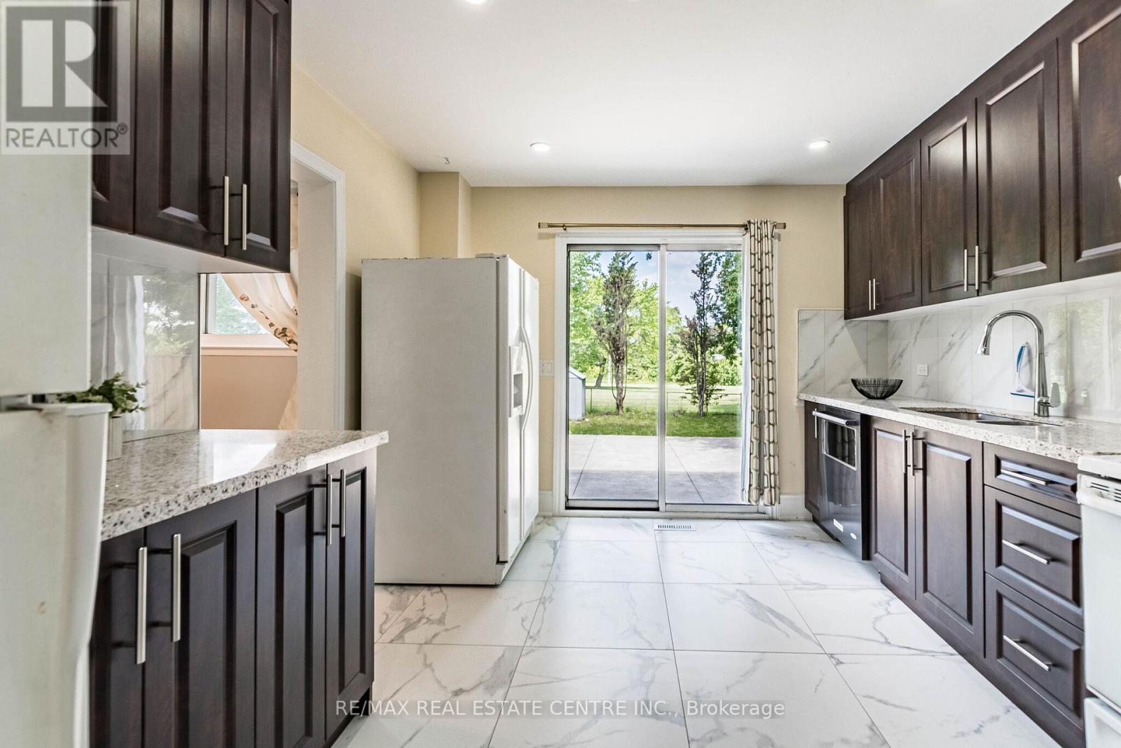 20 EARNSCLIFFE CIRCLE - 15