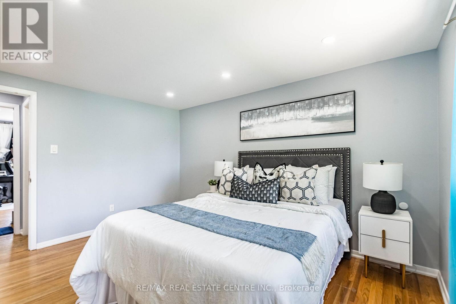 20 EARNSCLIFFE CIRCLE - 22