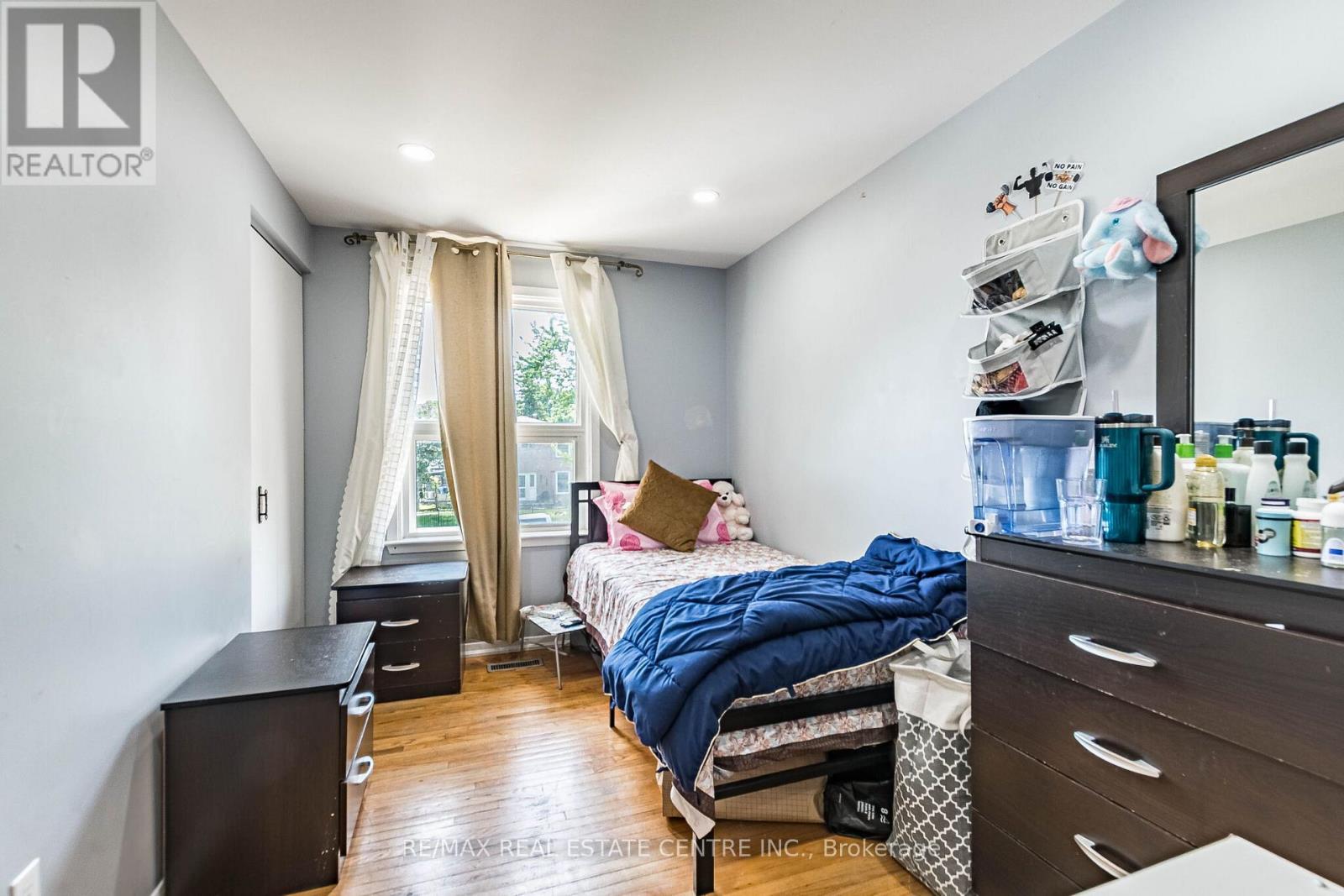 20 EARNSCLIFFE CIRCLE - 24