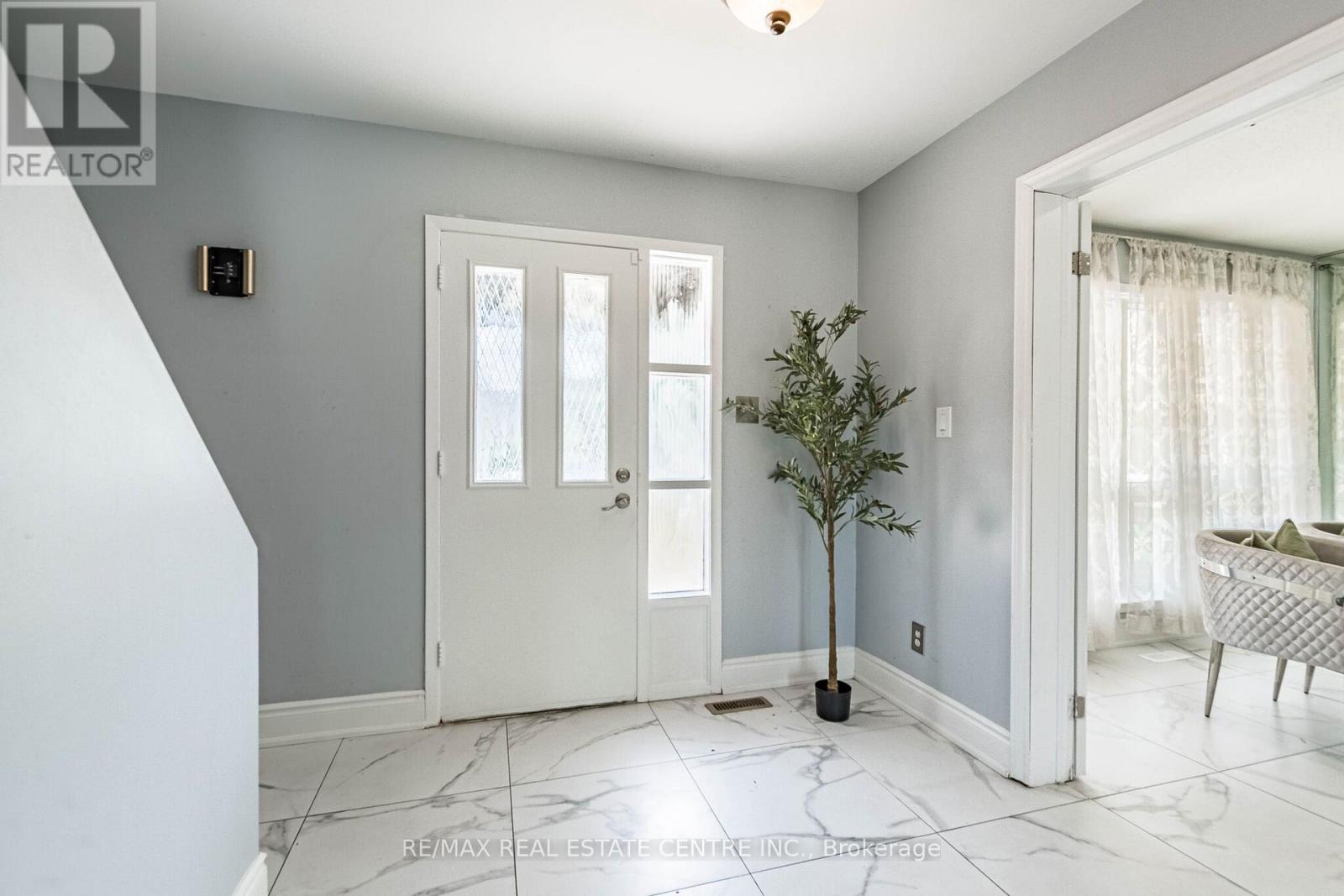 20 EARNSCLIFFE CIRCLE - 7