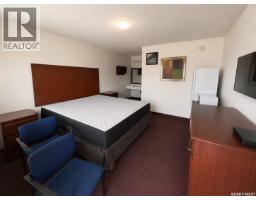 101 Center Street, Assiniboia, SK S0H0B0 Photo 10