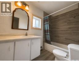 101 Center Street, Assiniboia, SK S0H0B0 Photo 6