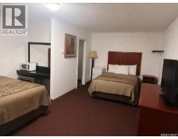101 Center Street, Assiniboia, SK S0H0B0 Photo 8