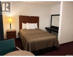 101 Center Street, Assiniboia, SK S0H0B0 Photo 9