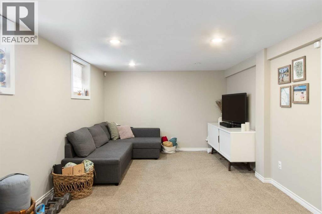 609 9 Avenue NE - 23