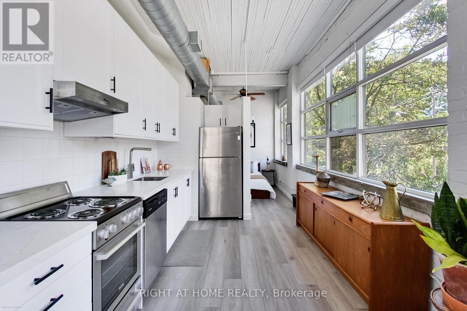 #218 365 DUNDAS STREET E - 10
