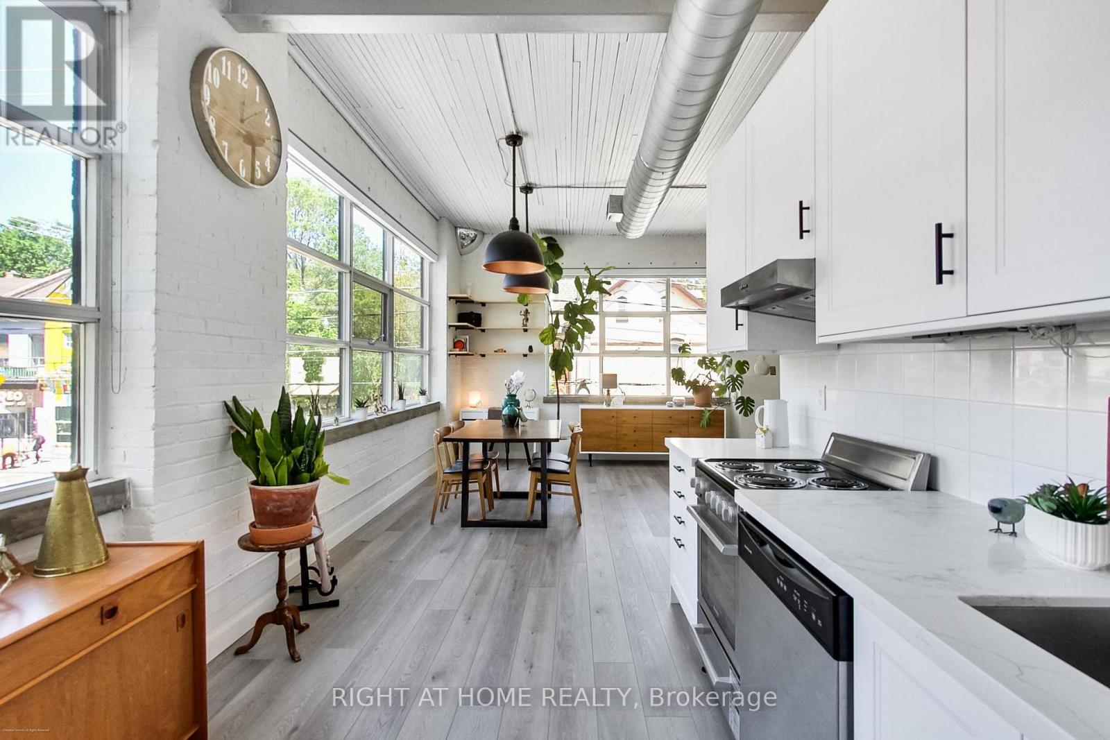 #218 365 DUNDAS STREET E - 11