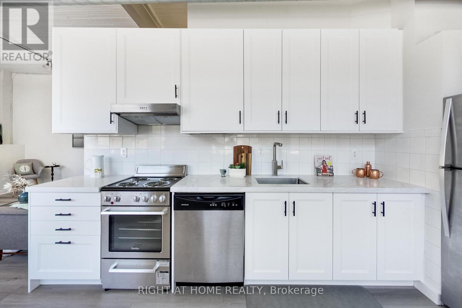 #218 365 DUNDAS STREET E - 13