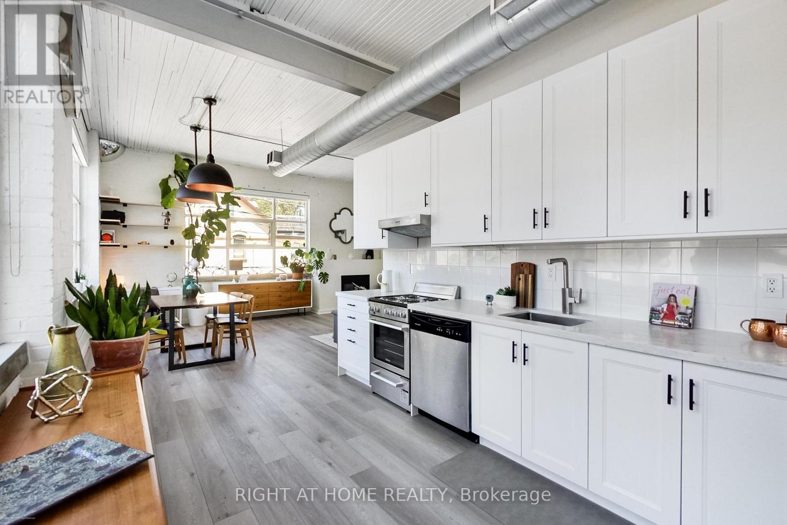 #218 365 DUNDAS STREET E - 14