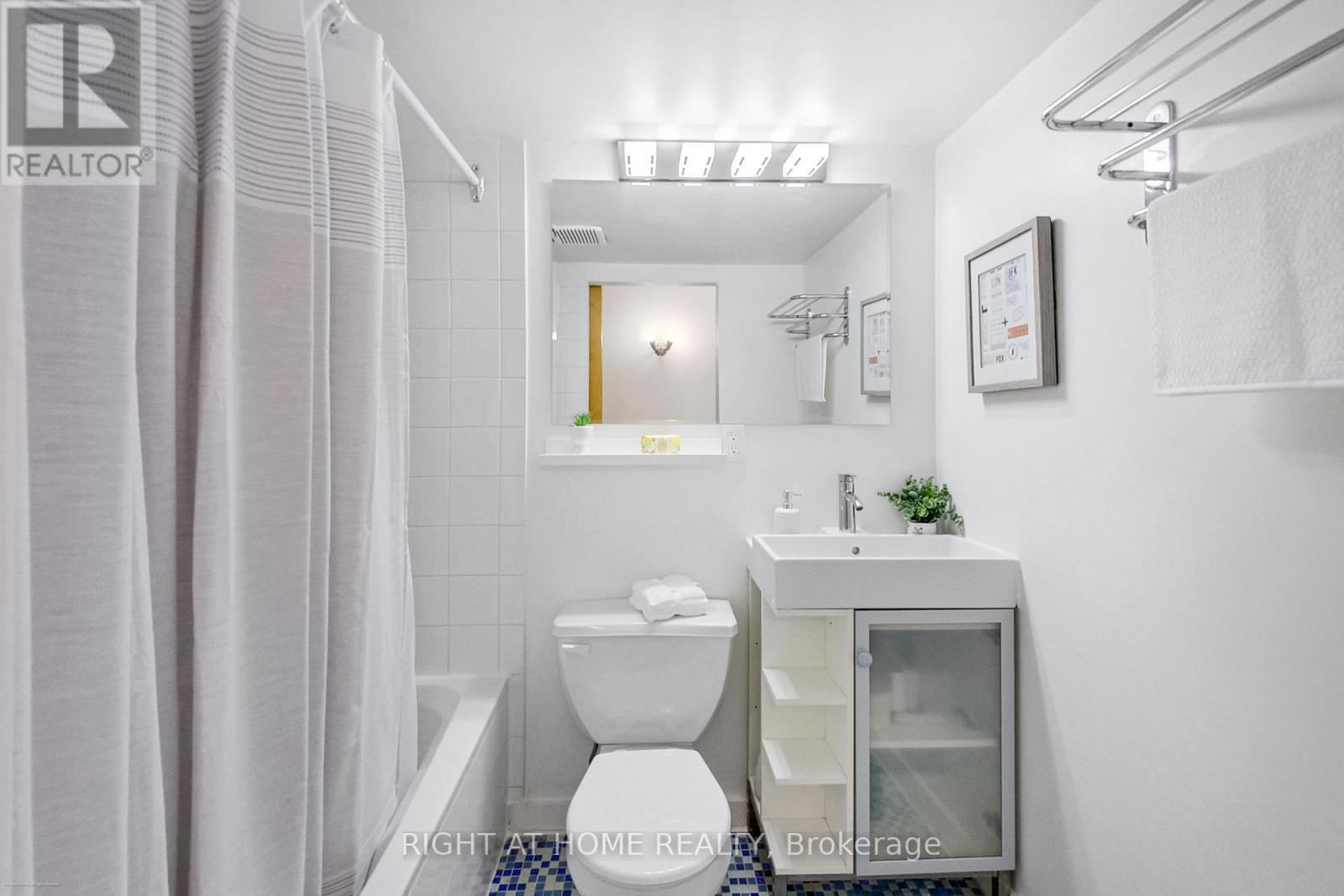 #218 365 DUNDAS STREET E - 20
