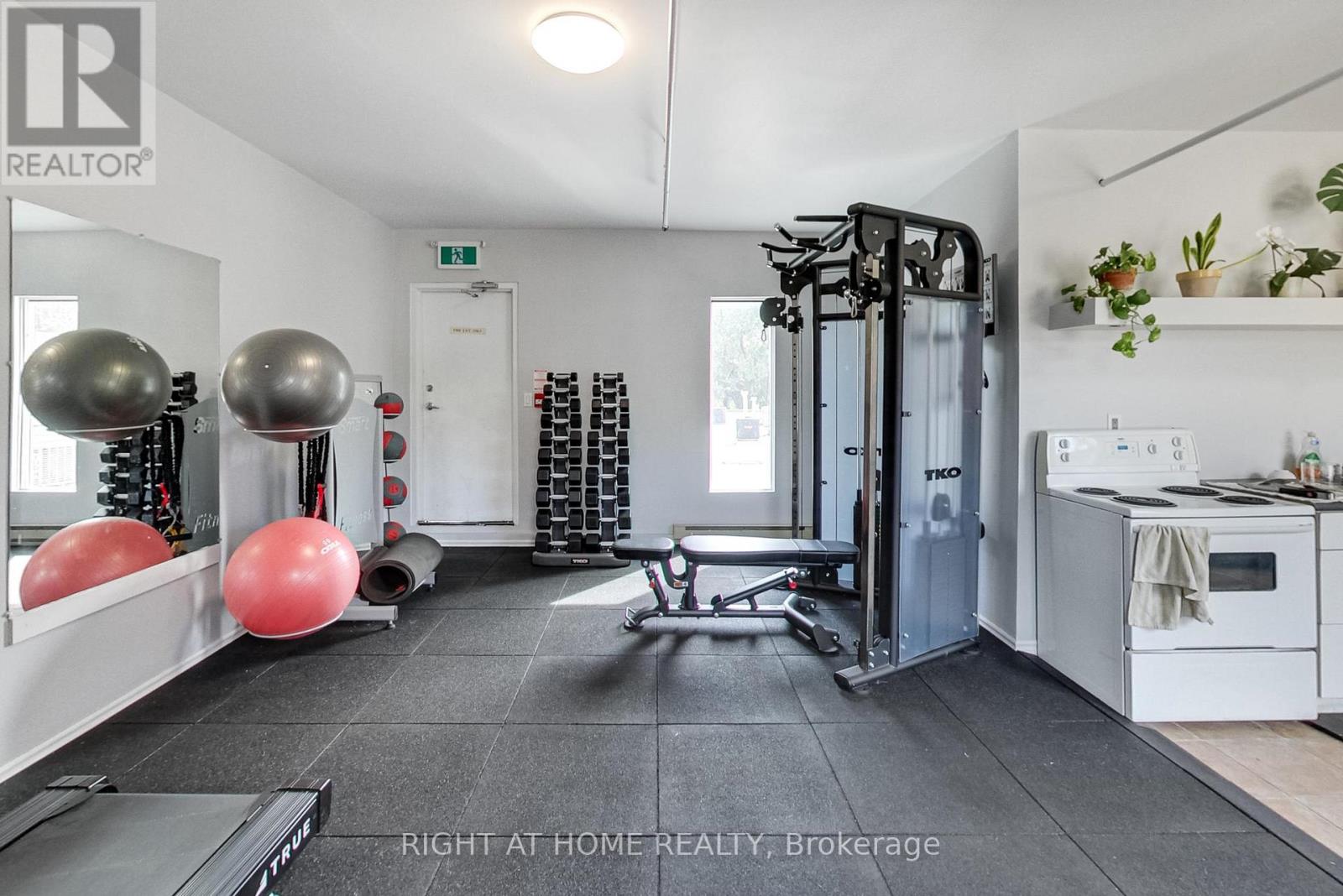 #218 365 DUNDAS STREET E - 23