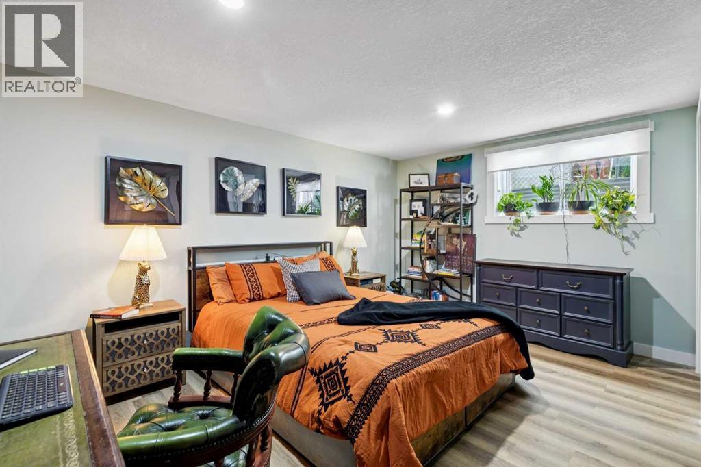 444 Bracewood Crescent SW - 24