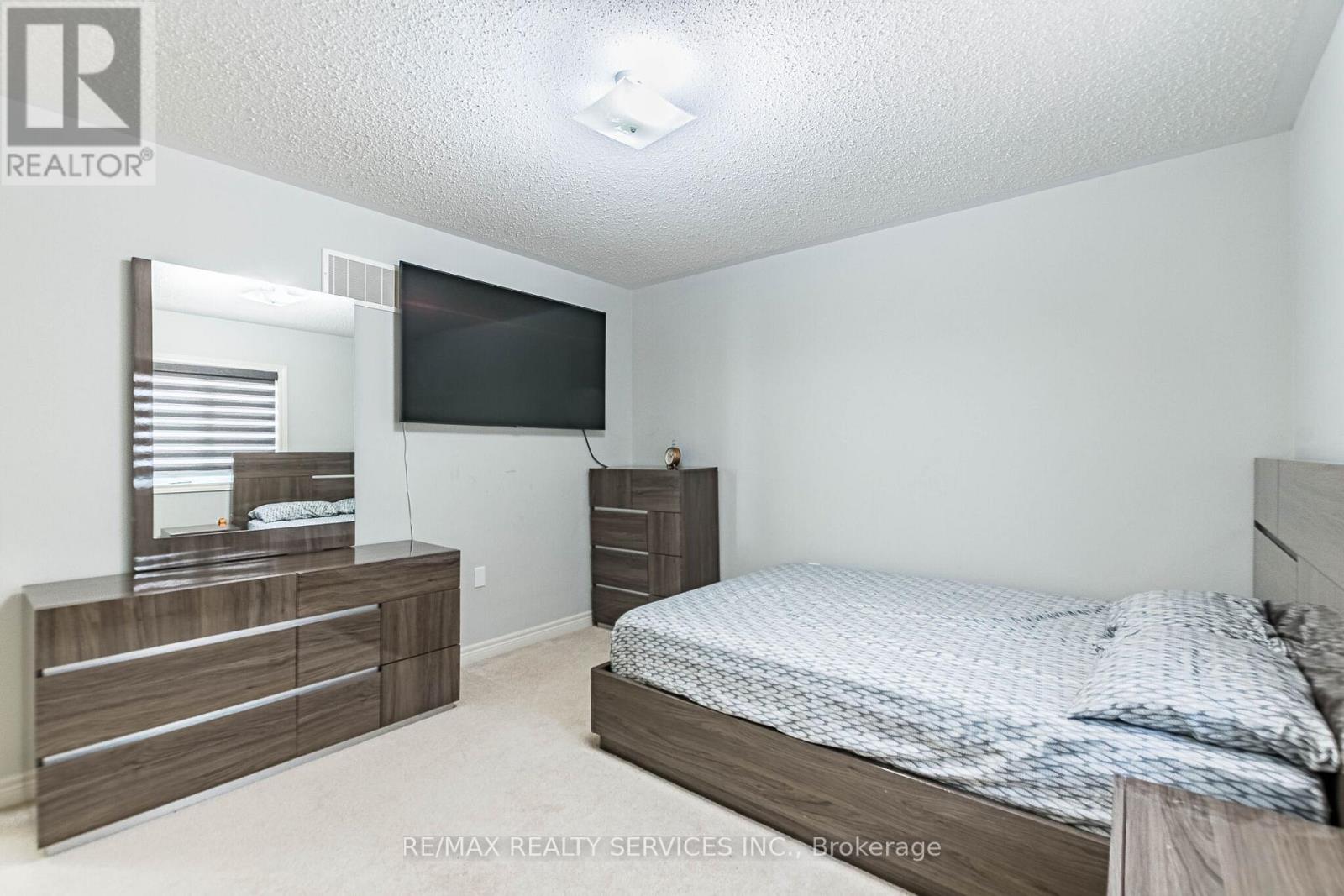 10 PINEDALE AVENUE - 26