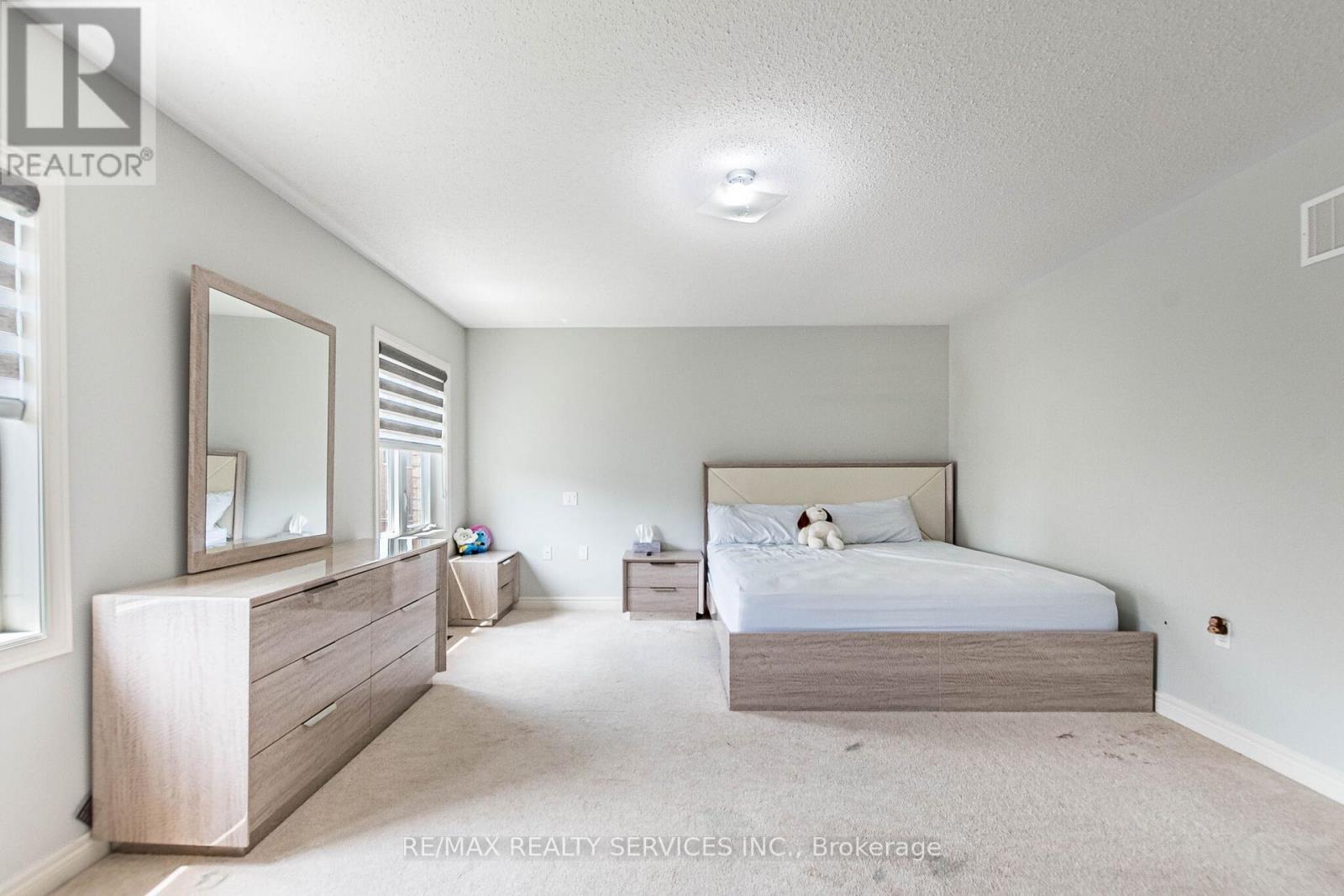 10 PINEDALE AVENUE - 33