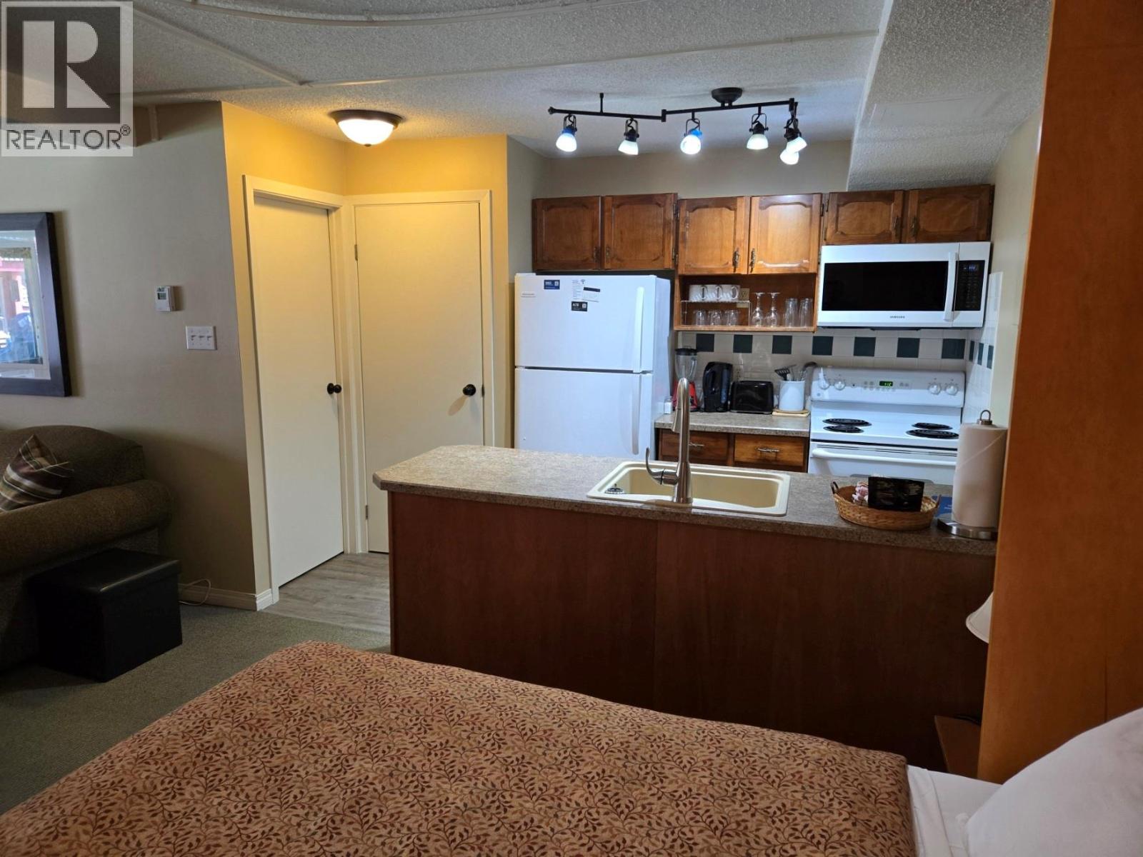 #1030 2030 Panorama Drive - 8