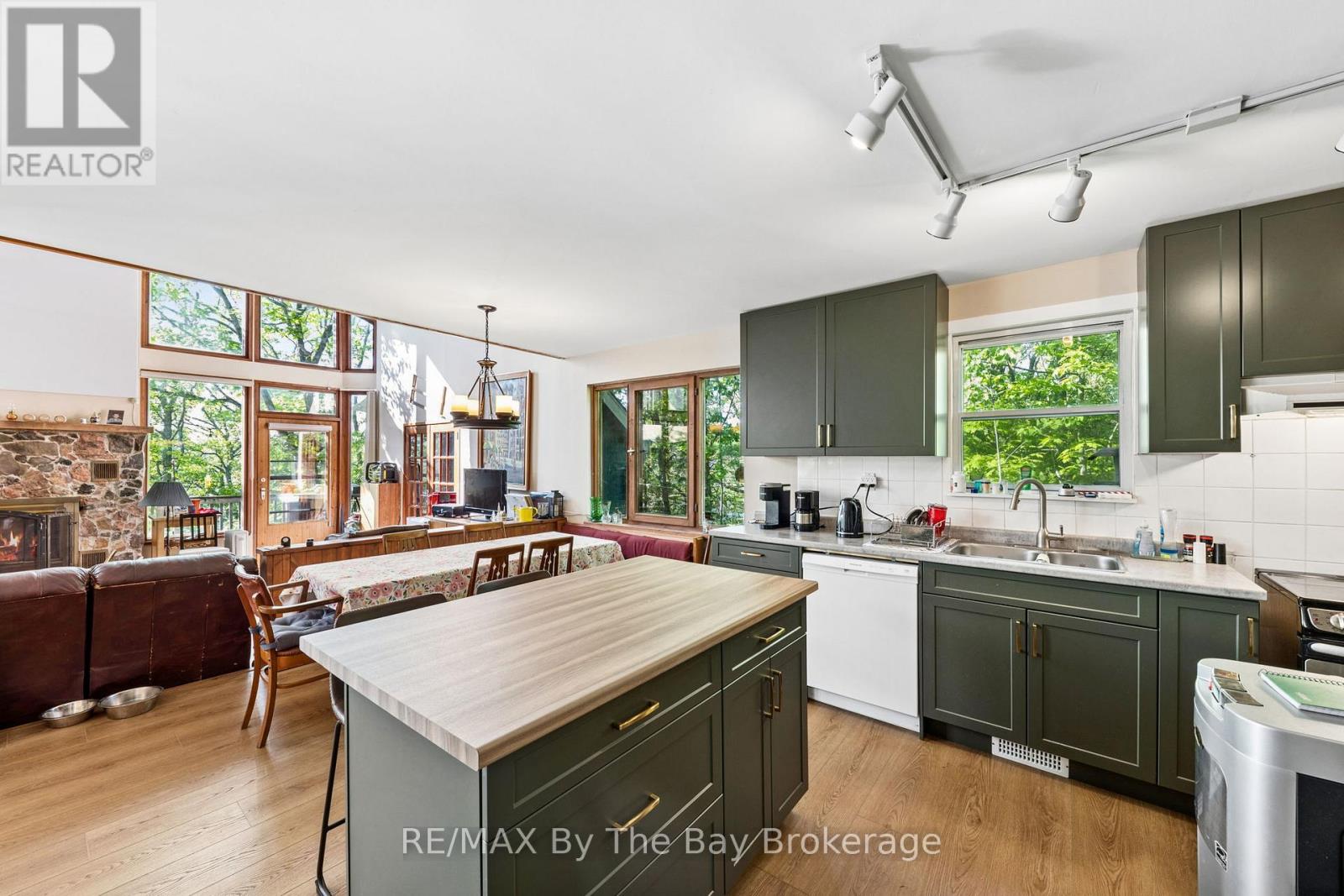 609 SOUTH BAY ROAD - 16