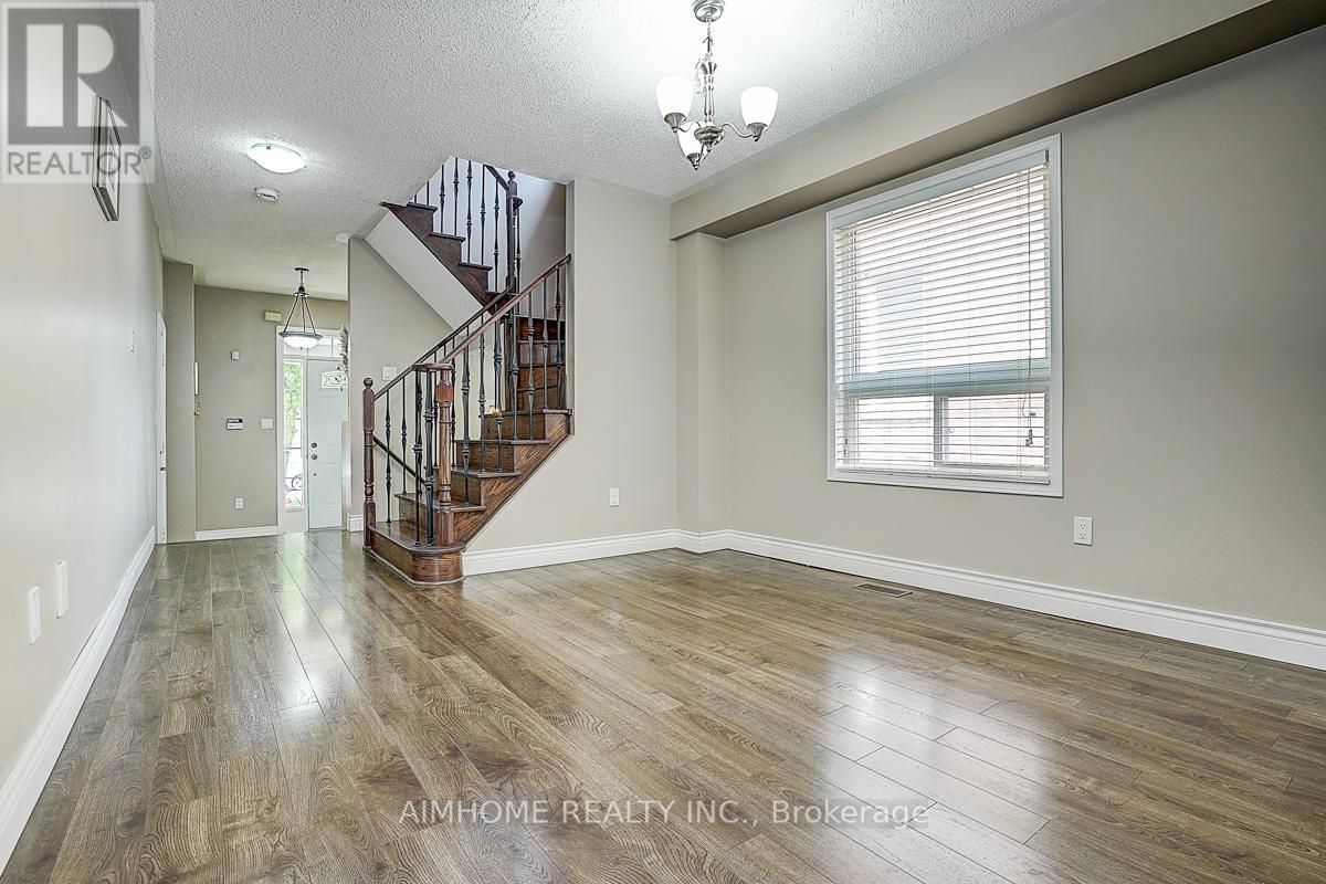 969 OAKTREE CRESCENT - Image 2