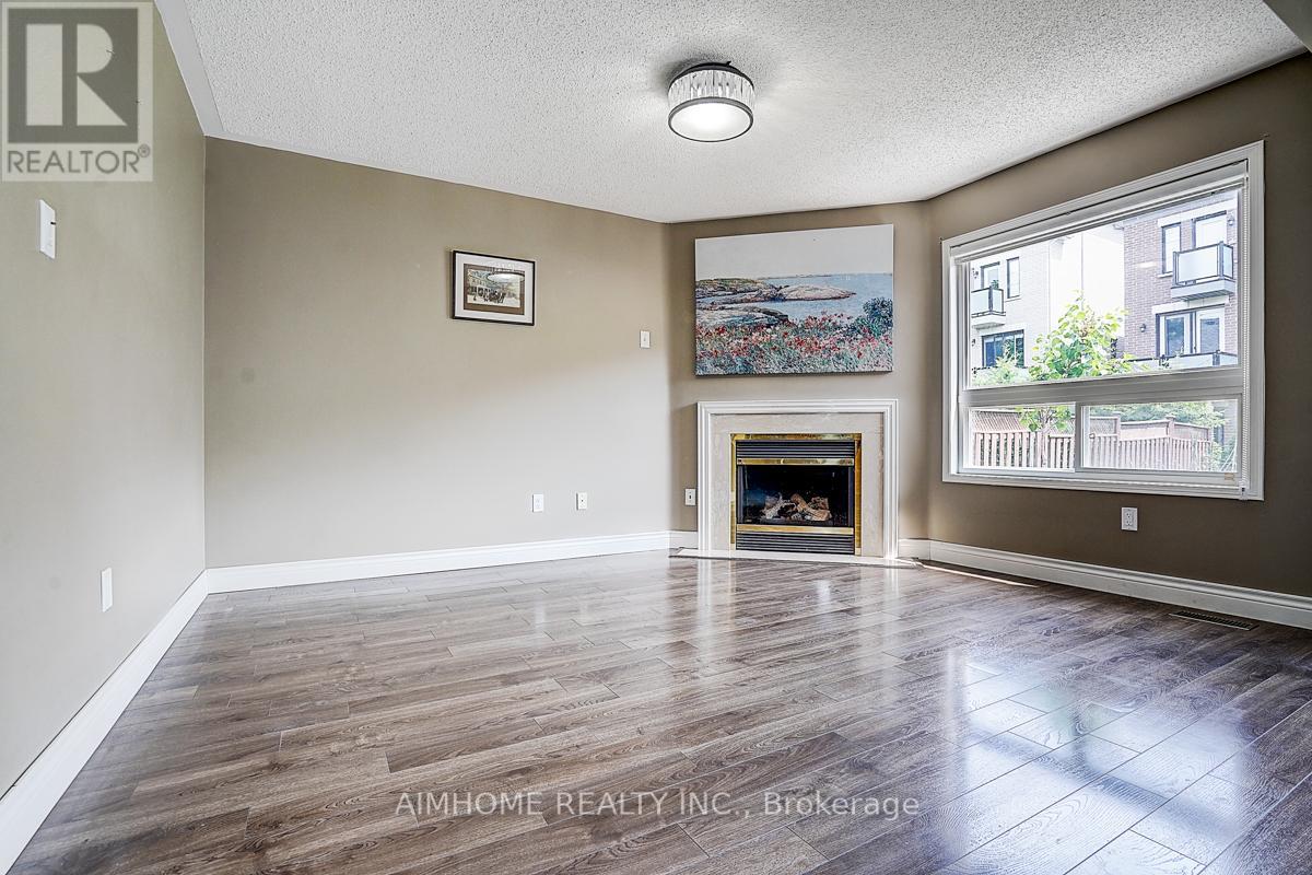 969 OAKTREE CRESCENT - 5