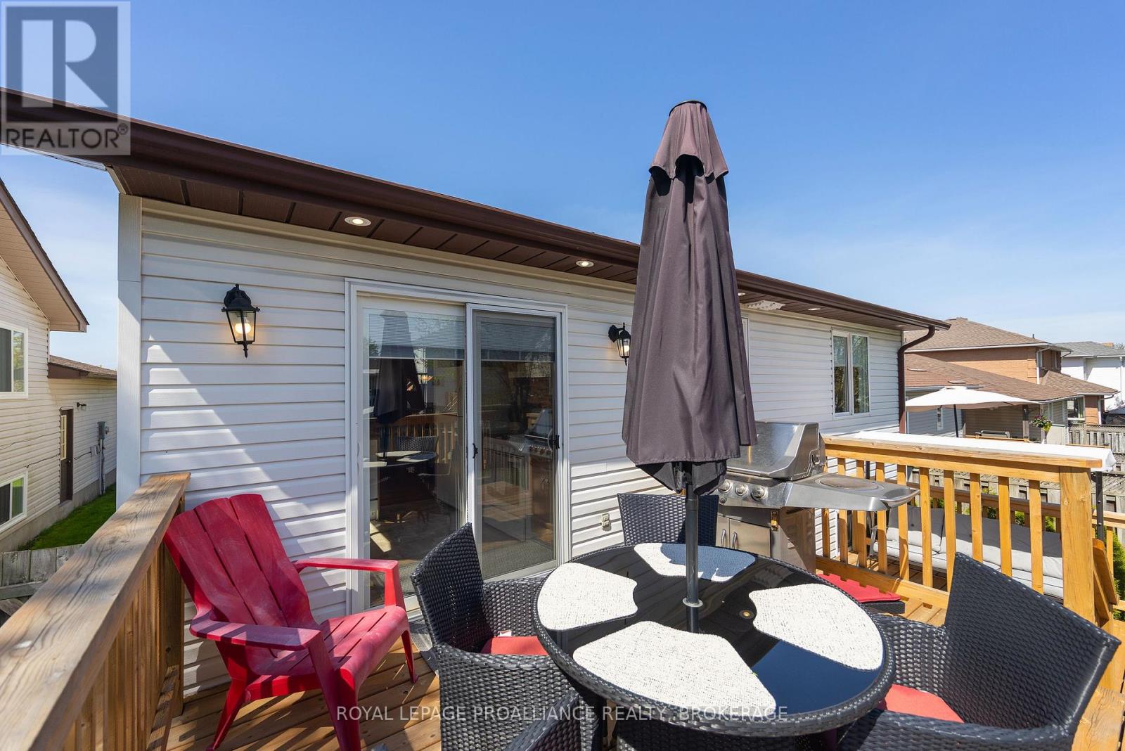 1380 FISHER CRESCENT - 34
