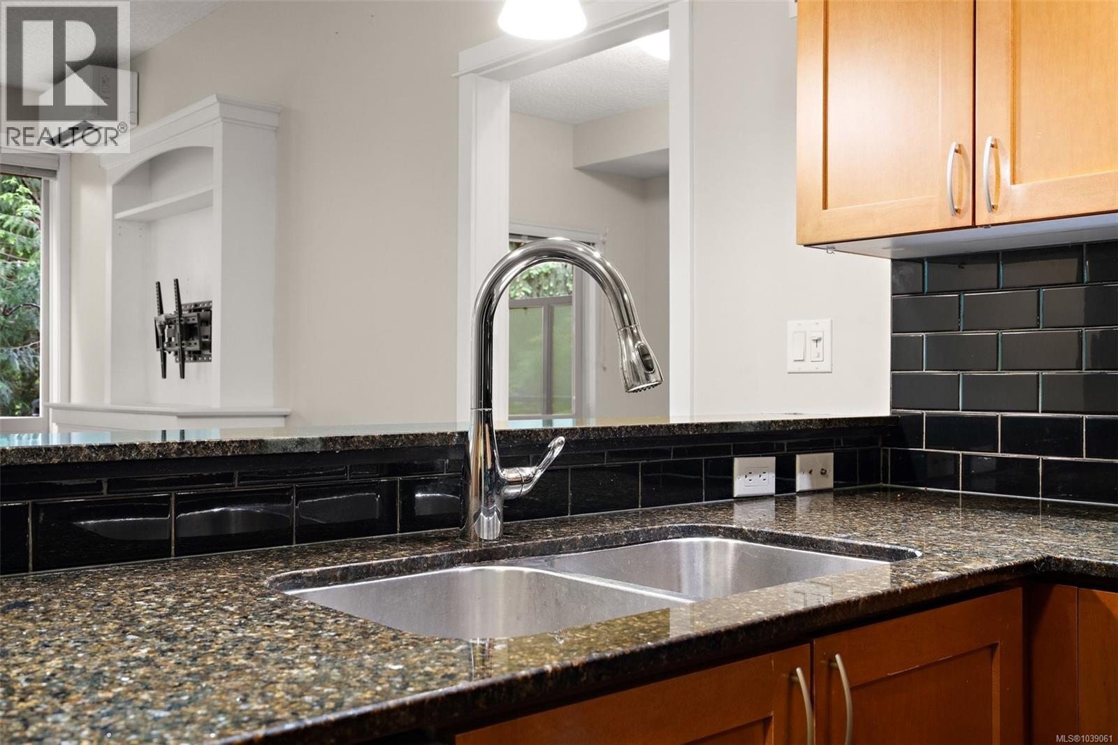 #205 631 Brookside Rd - 4