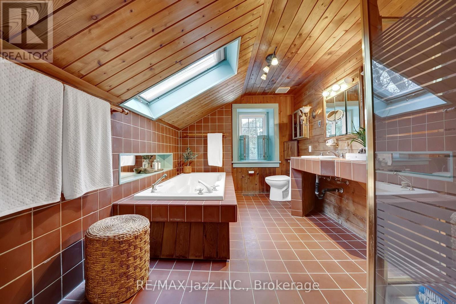 2402 GANARASKA ROAD - 28
