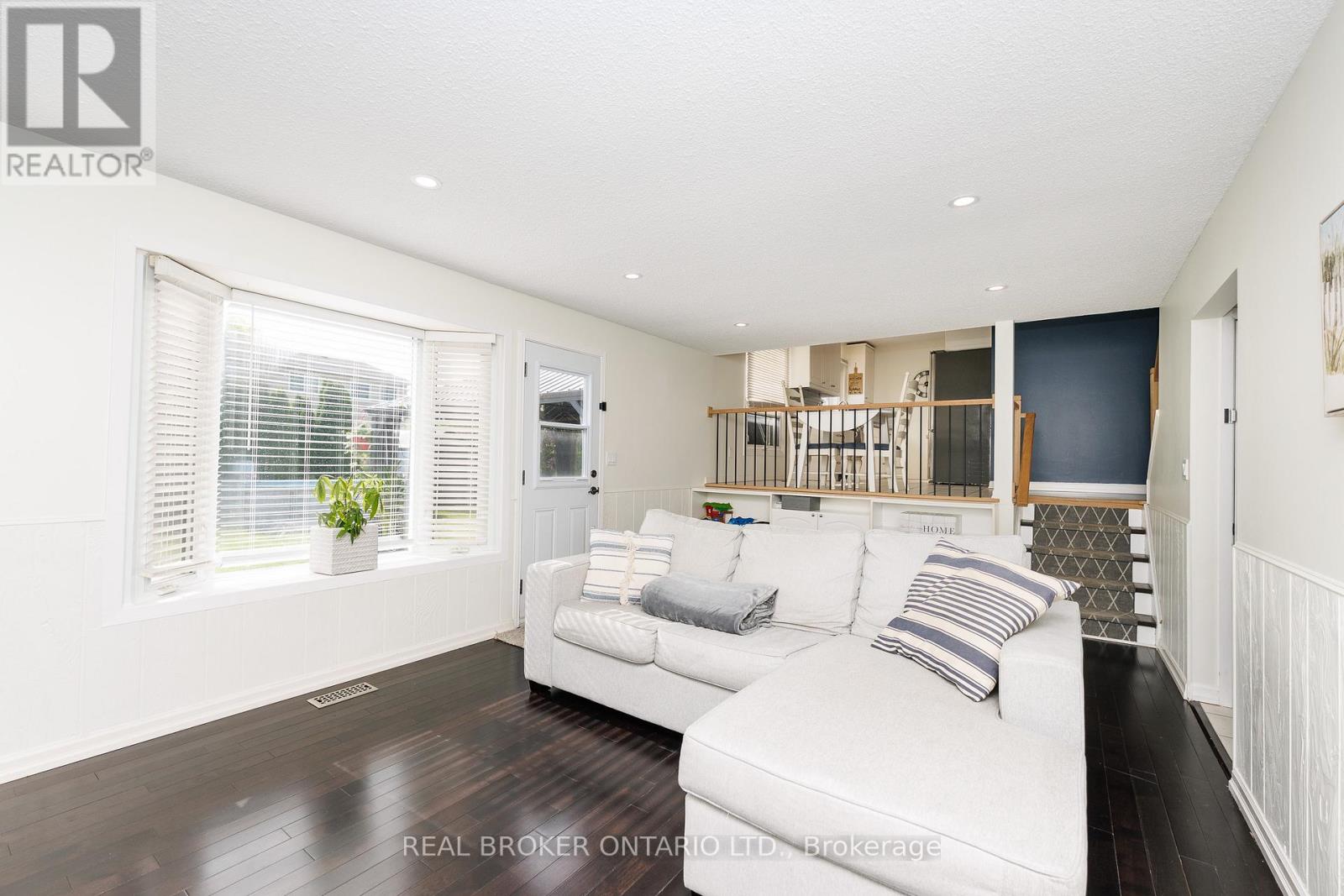 7 FAIRINGTON CRESCENT - 15