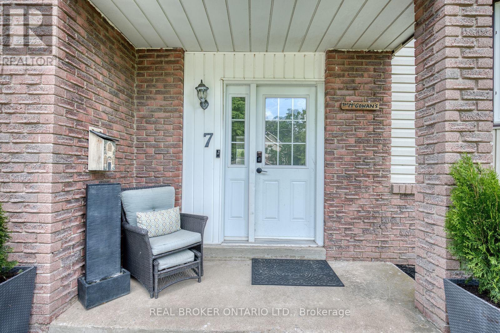 7 FAIRINGTON CRESCENT - Image 3