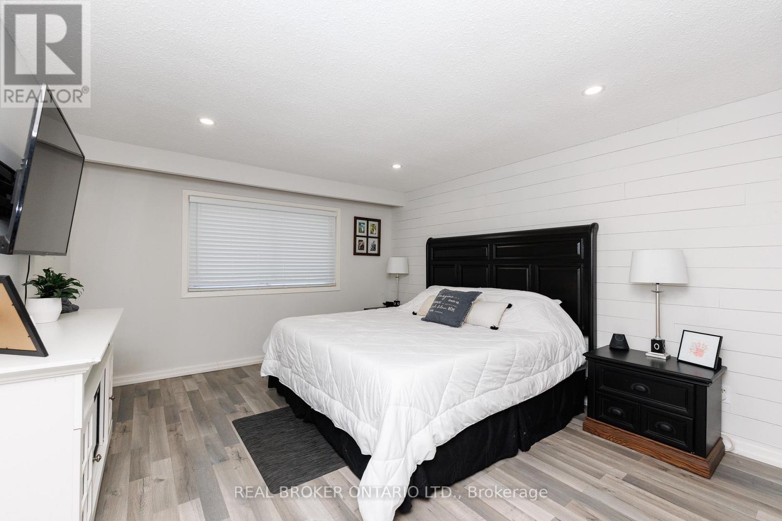 7 FAIRINGTON CRESCENT - 31