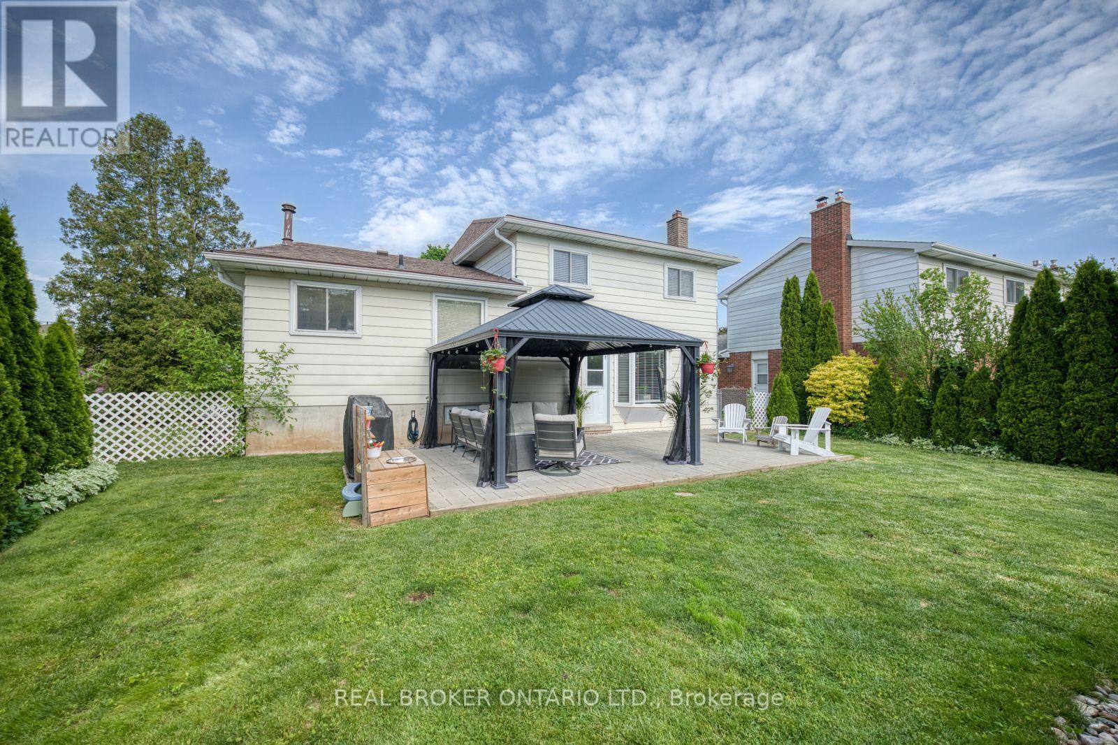 7 FAIRINGTON CRESCENT - 36