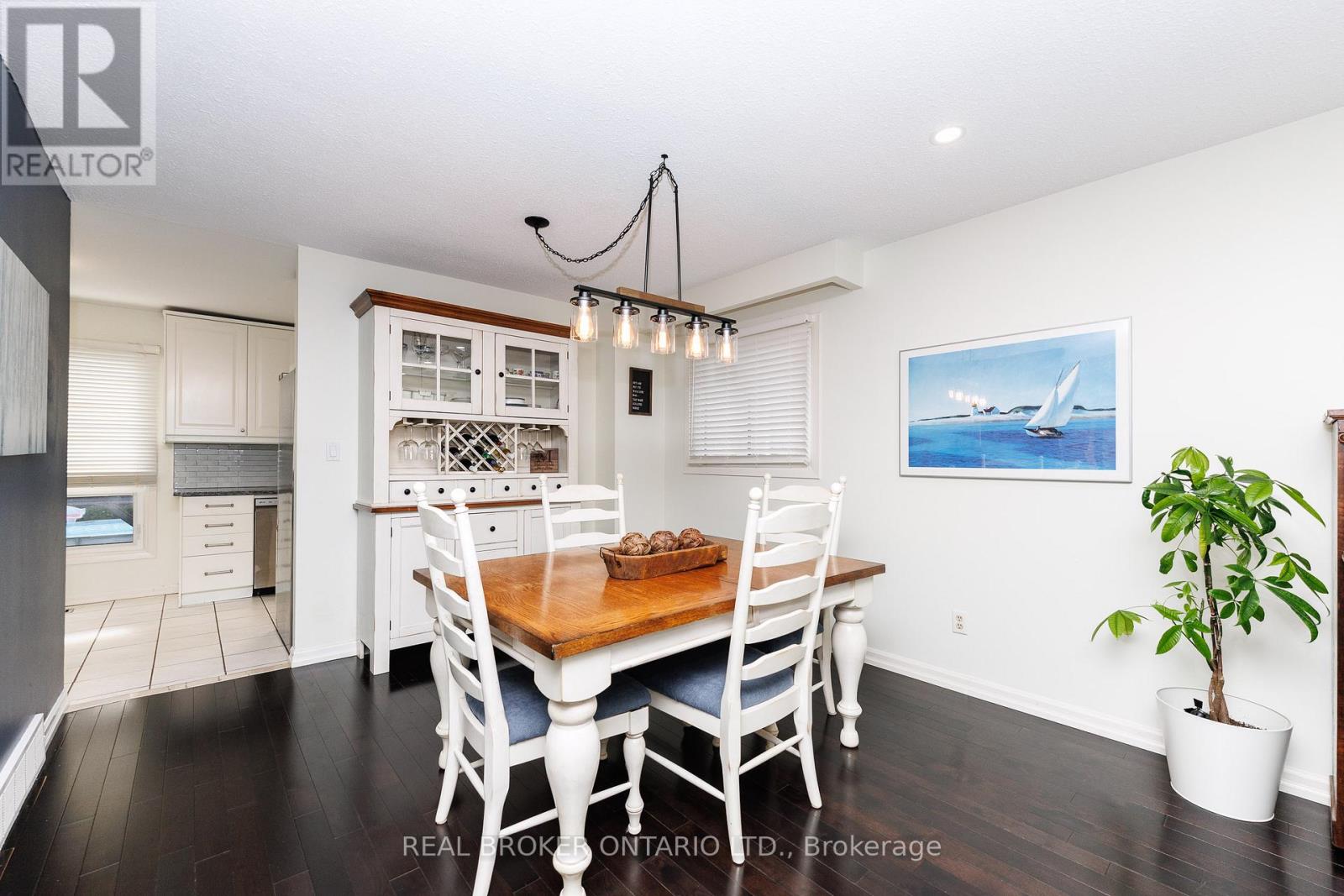 7 FAIRINGTON CRESCENT - 8
