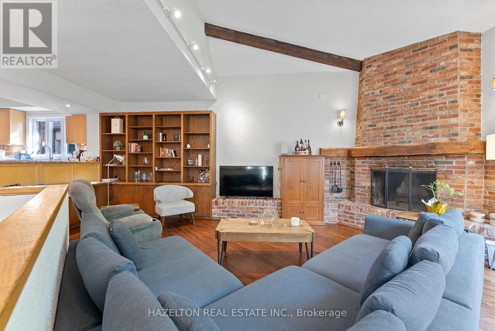 16 WELLS HILL AVENUE - 24