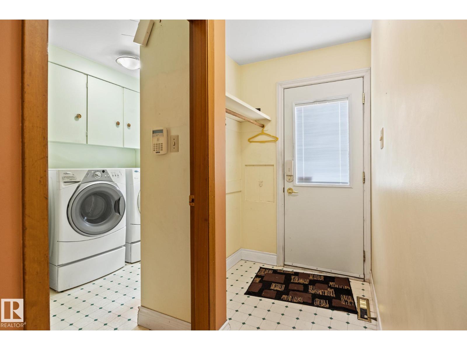 9 GLENVIEW CR — photo 15