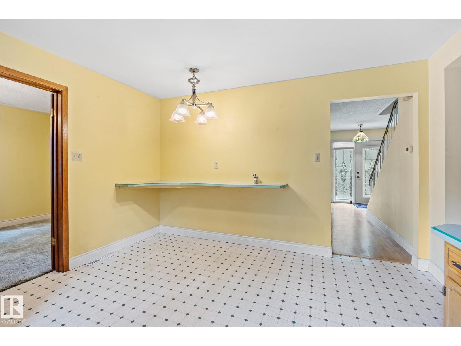 9 GLENVIEW CR — photo 17