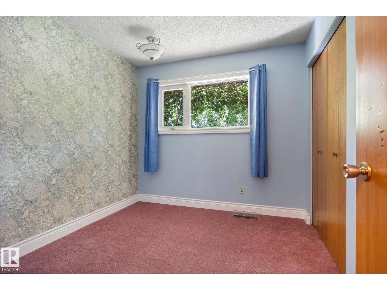 9 GLENVIEW CR — photo 20