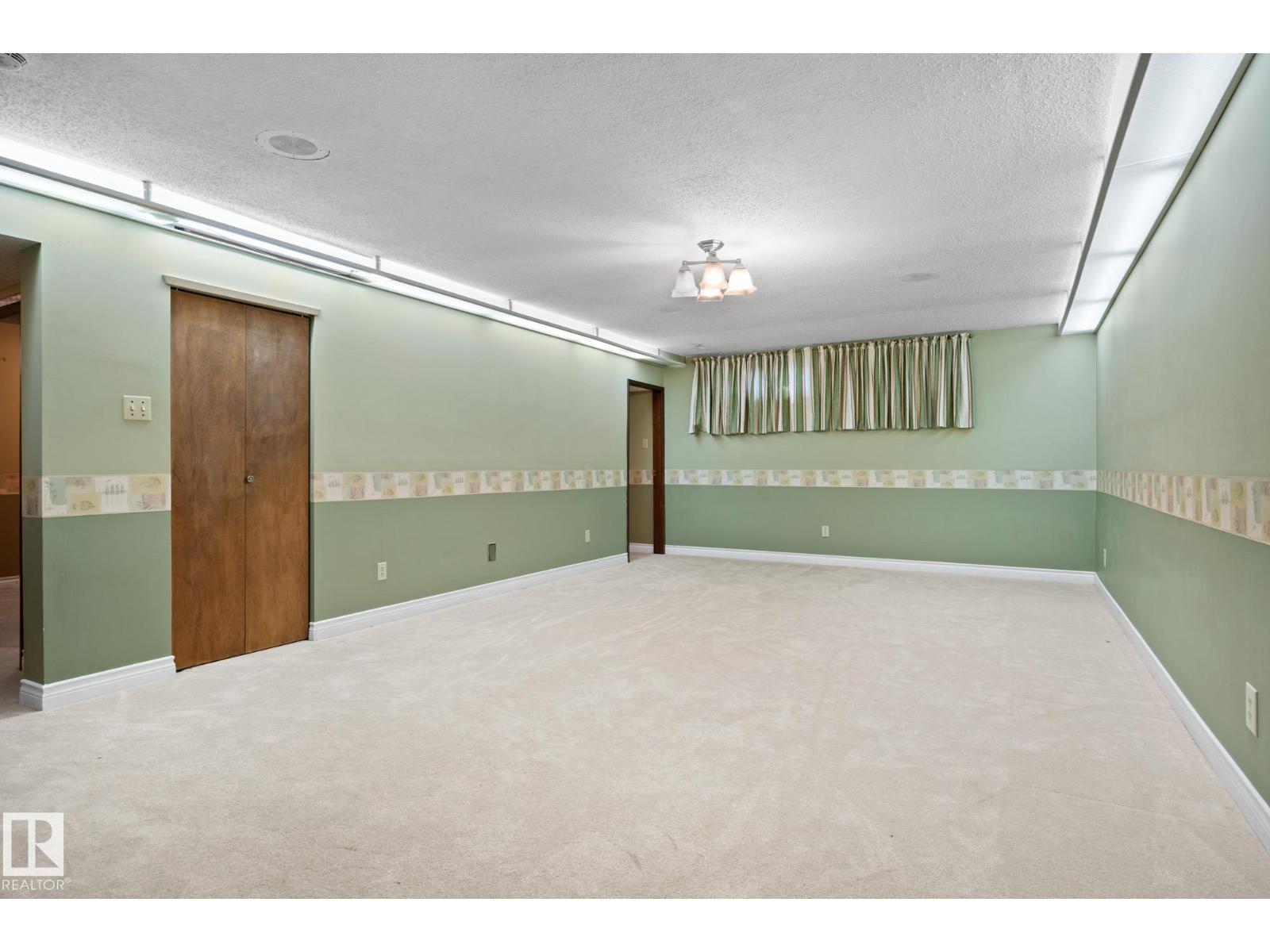 9 GLENVIEW CR — photo 28
