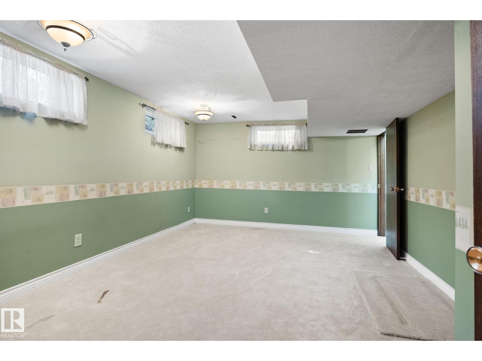 9 GLENVIEW CR — photo 29