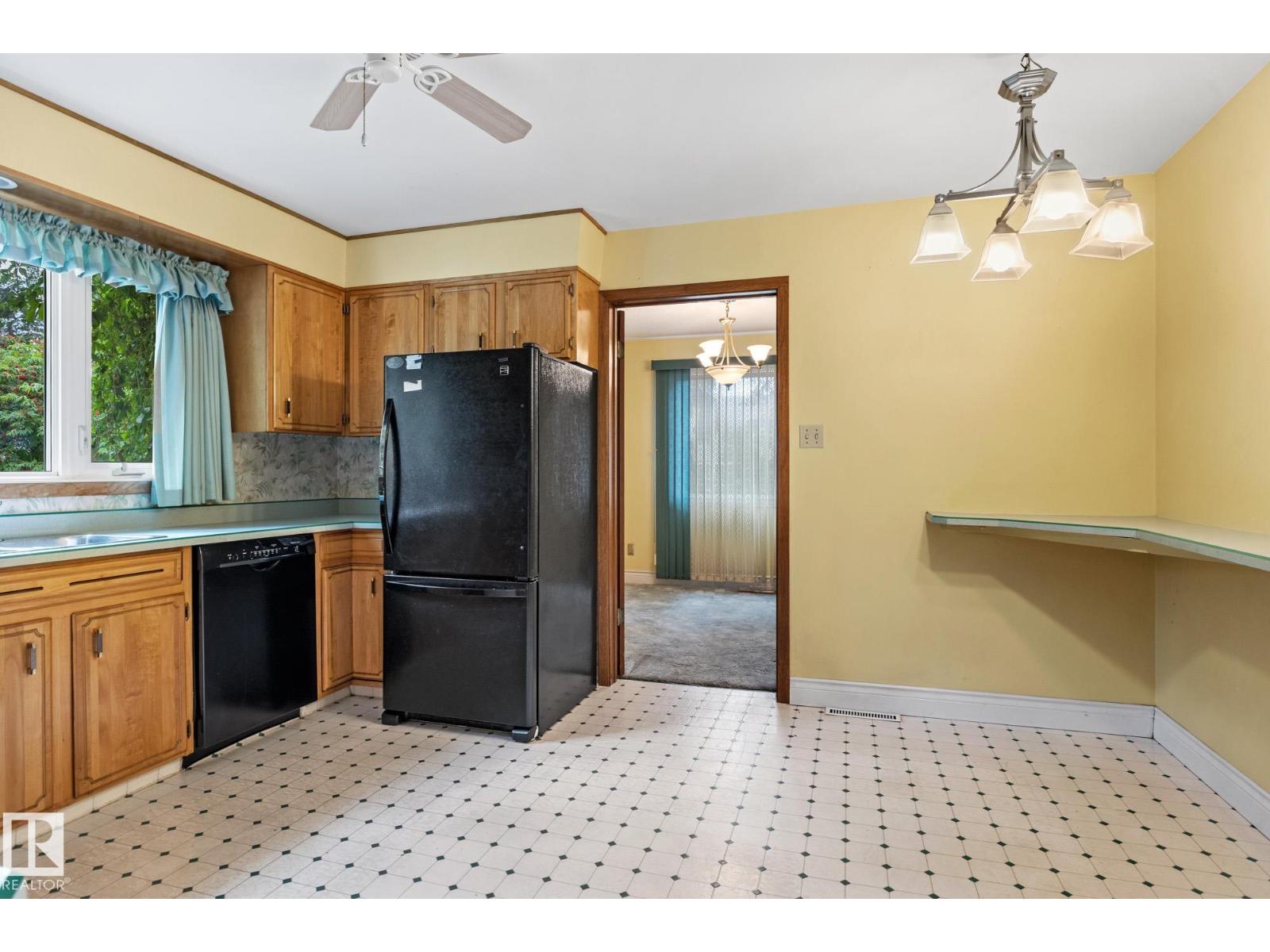 9 GLENVIEW CR — photo 8