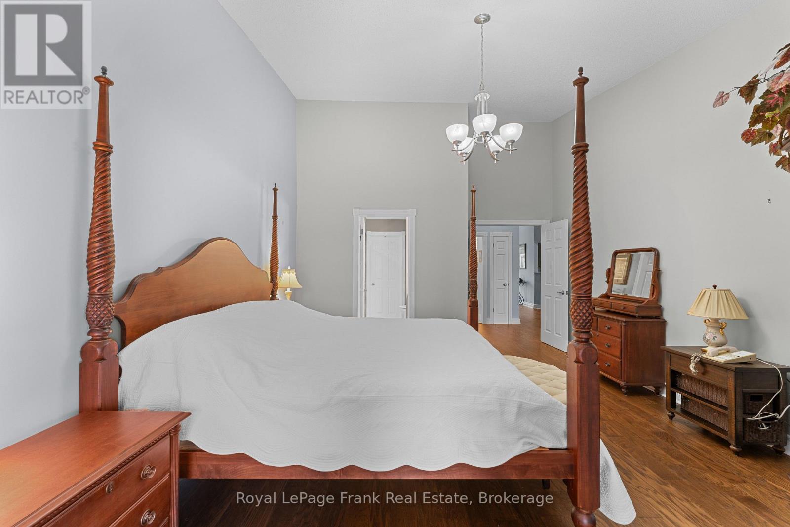 #403 1 SHERWOOD STREET - 23