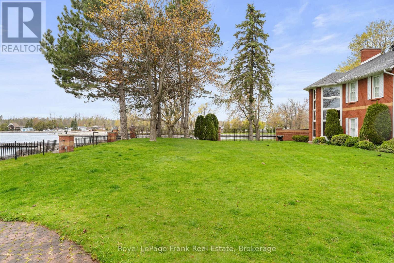 #403 1 SHERWOOD STREET - 40